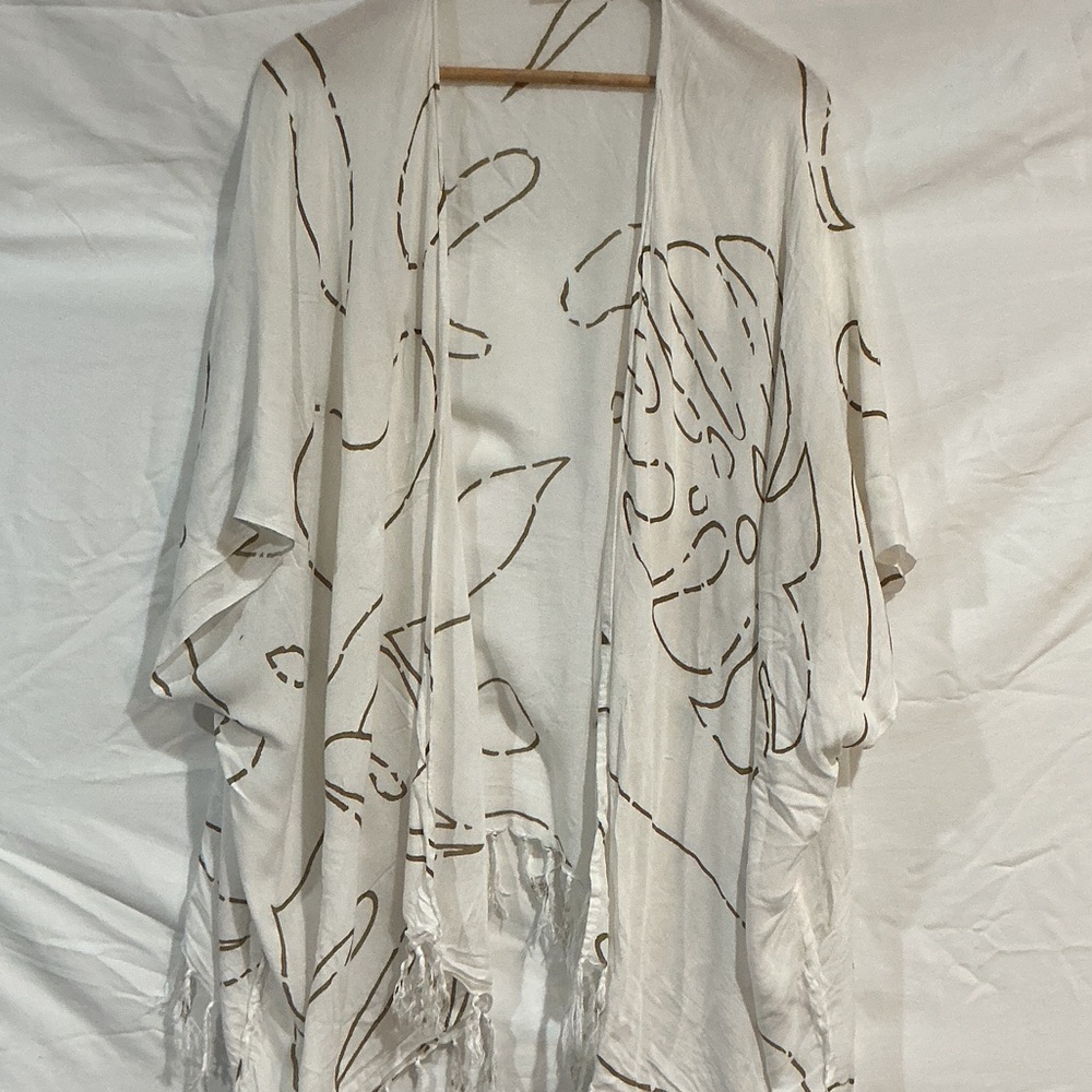 Chic White Floral Kimono Cardigan